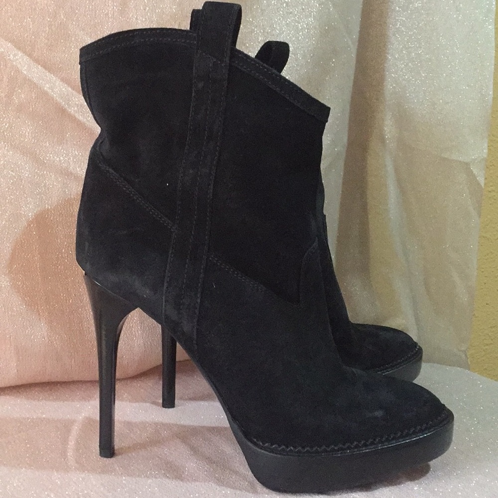 Black Suede Booties Burberry, New never worn